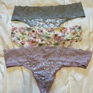 Three pairs of thongs size small
